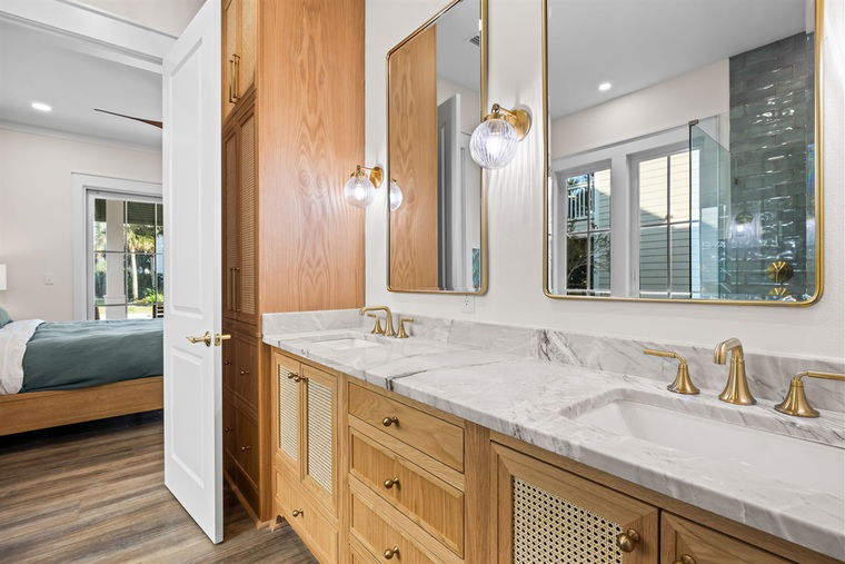 Online design Beach Bathroom by Liana S. thumbnail