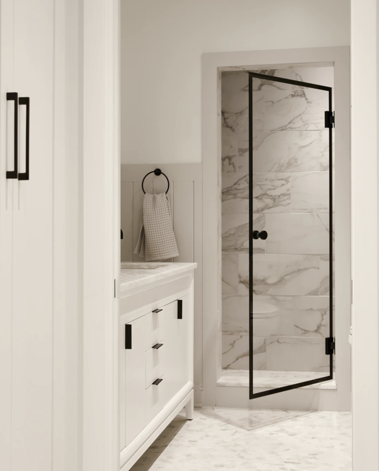 Online design Modern Bathroom by Mary C. thumbnail