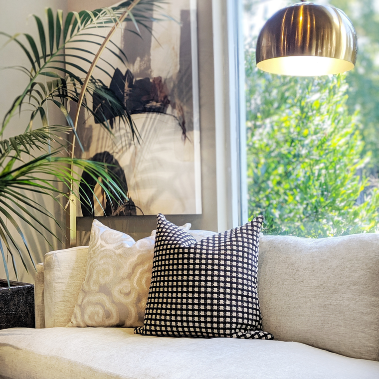 Online design Contemporary Living Room by Ayka R. thumbnail
