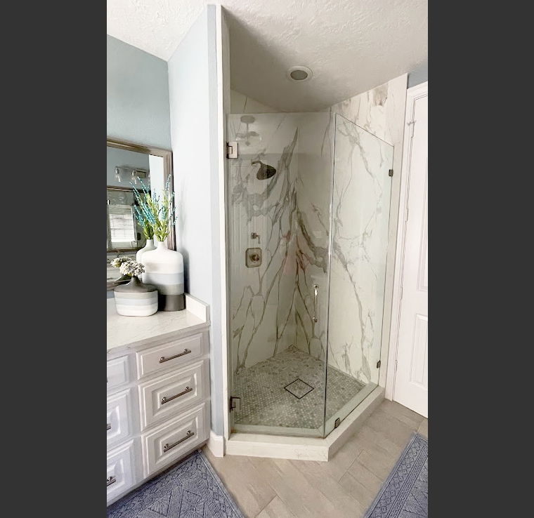 Diseño en línea de baño tradicional por Lacie H. miniatura