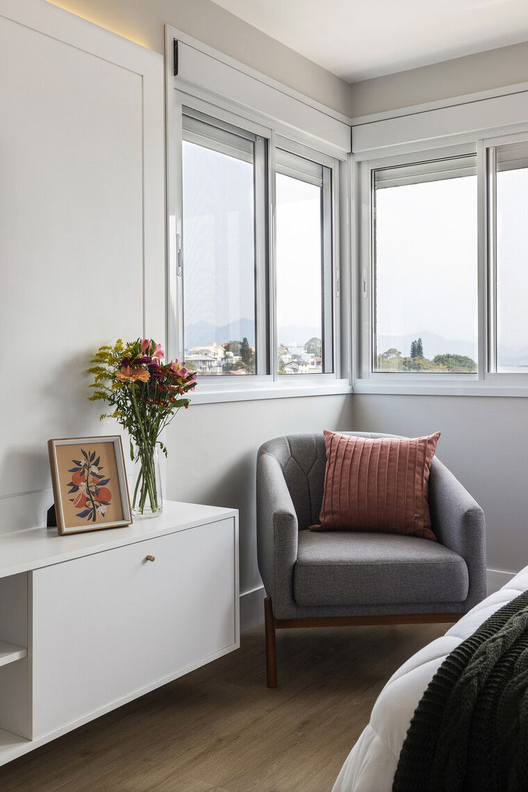 Online design Contemporary Bedroom by Gabriela L. thumbnail