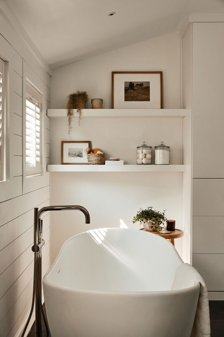 Online design Modern Bathroom by Mary C. thumbnail