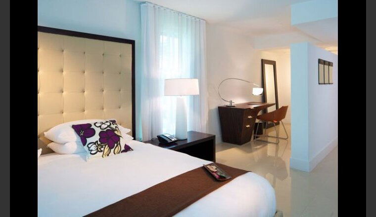 Online design Modern Bedroom by Marcela O. thumbnail