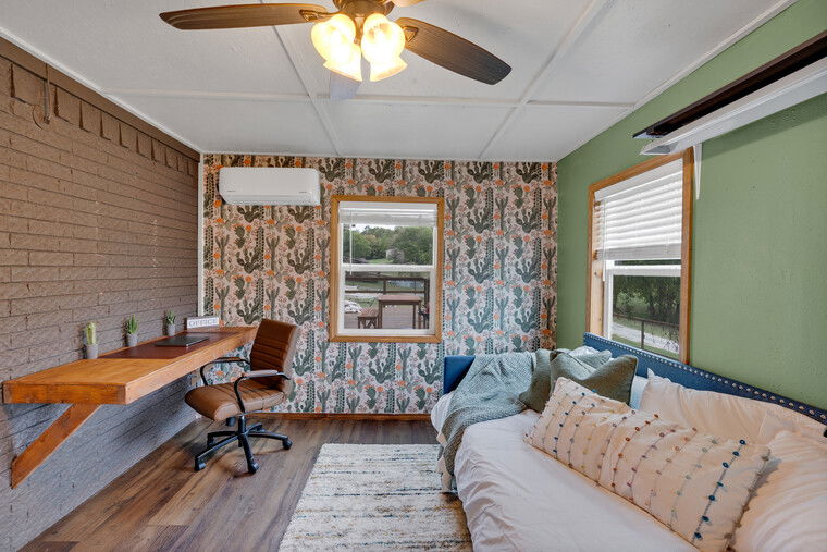 Online design Country/Cottage Home Office by Cristiane P. thumbnail