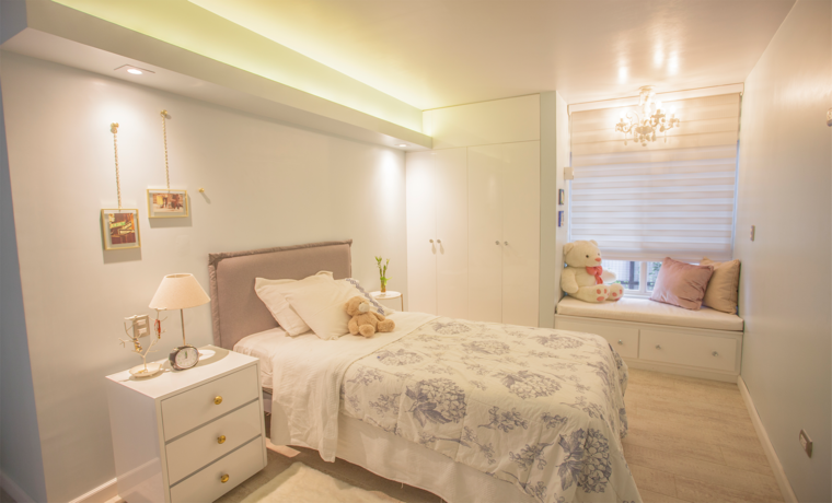 Online design Contemporary Bedroom by Mirella R. thumbnail