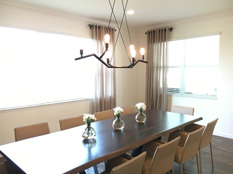 Online design Contemporary Dining Room by Heidy F. thumbnail