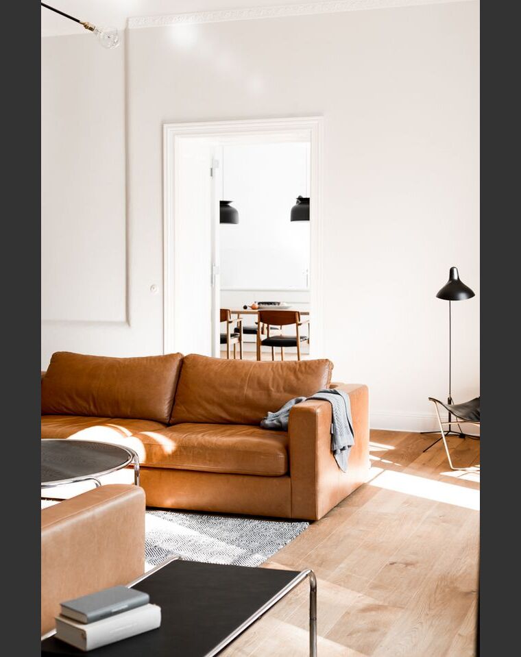 Online design Contemporary Living Room by Scott T. thumbnail