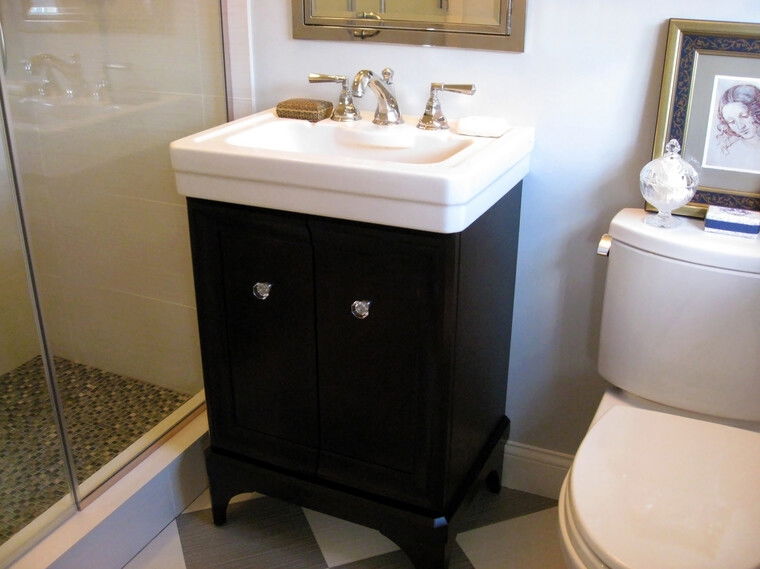 Online design Traditional Bathroom by Sue R. thumbnail