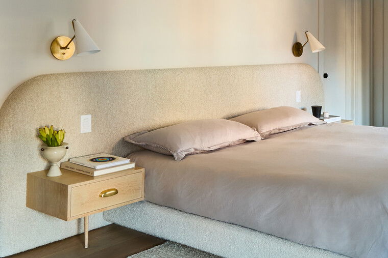 Online design Modern Bedroom by Devanshi S. thumbnail