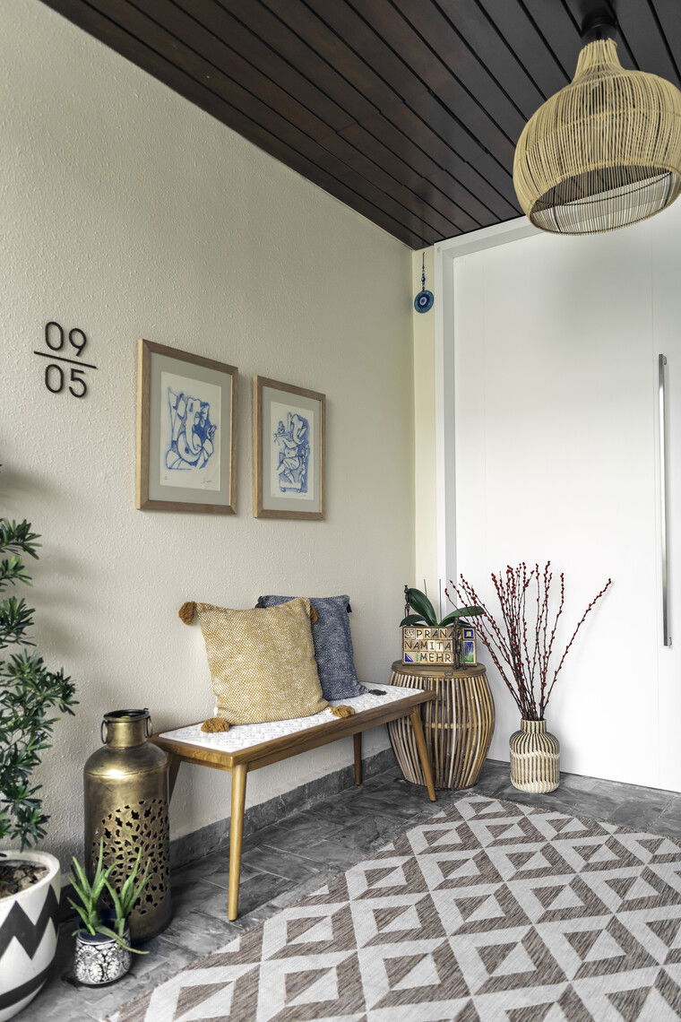 Online design Eclectic Hallway/Entry by Nazli U. thumbnail