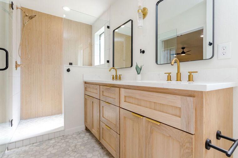 Online design Modern Bathroom by Jessica Z. thumbnail