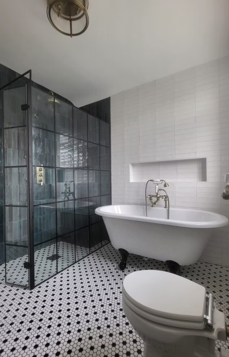 Online design Traditional Bathroom by Katarina K. thumbnail