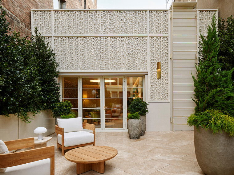 Diseño en línea de Patio Contemporáneo por Molly I. miniatura
