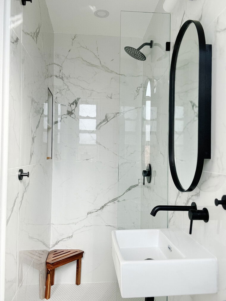 Online design Modern Bathroom by Kyra V. thumbnail