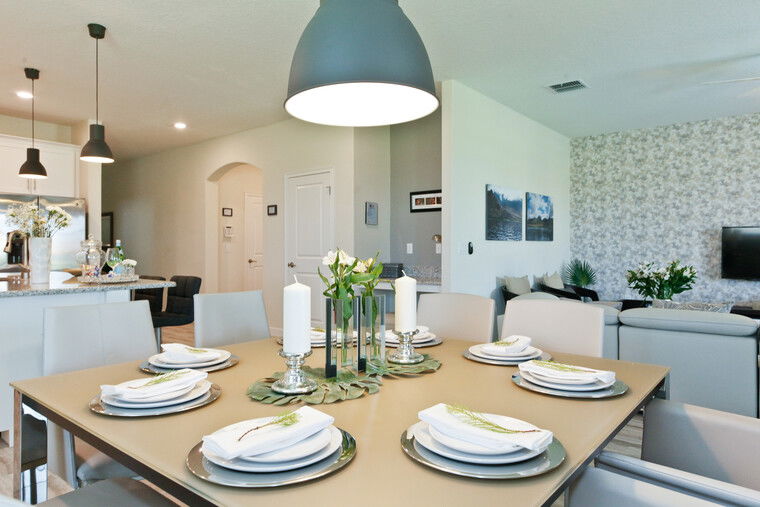 Online design Modern Dining Room by Heidy F. thumbnail