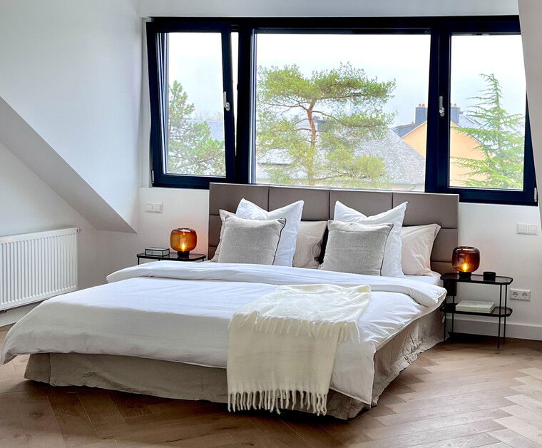 Online design Modern Bedroom by Blanca C. thumbnail