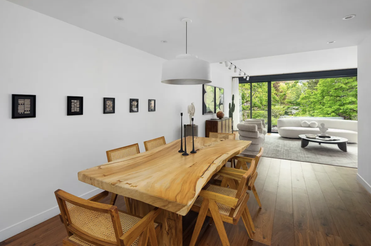 Online design Contemporary Dining Room by Leanna S. thumbnail