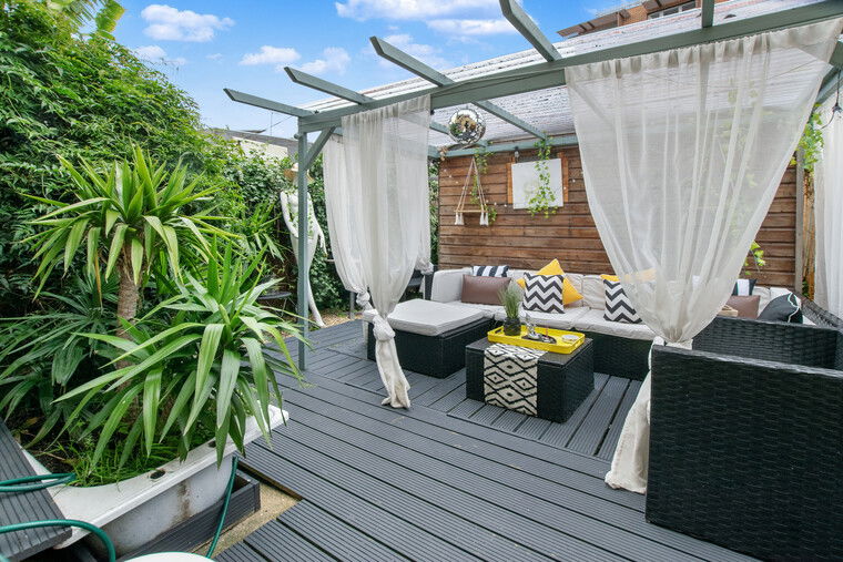 Online design Modern Patio by Tee A. thumbnail
