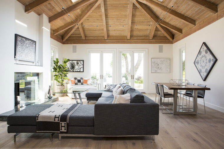 Online design Contemporary Living Room by Lori D. thumbnail