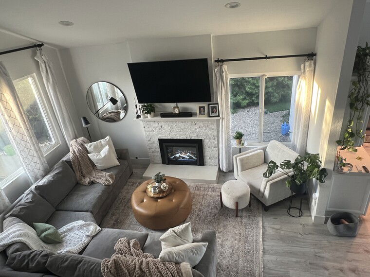 Online design Contemporary Living Room by Sarah A. thumbnail