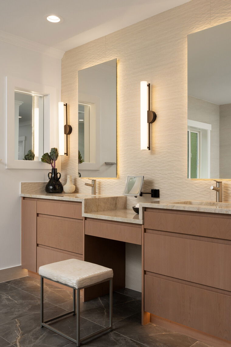 Online design Modern Bathroom by Alina H. thumbnail
