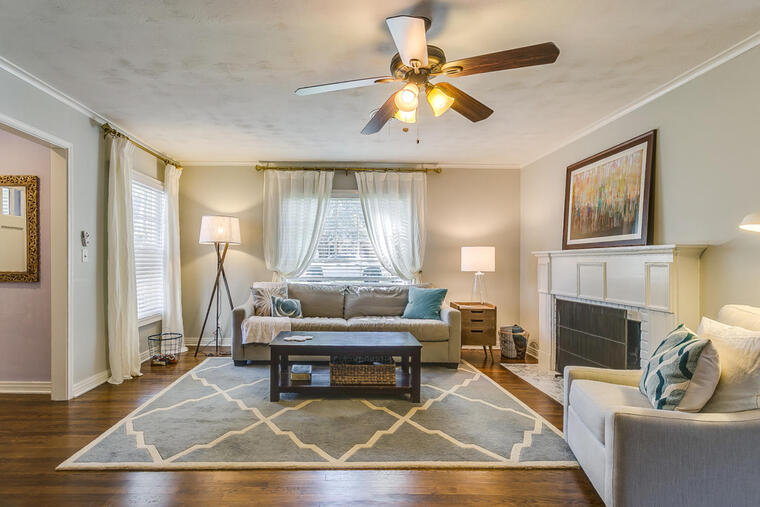 Online design Transitional Living Room by Casey H. thumbnail