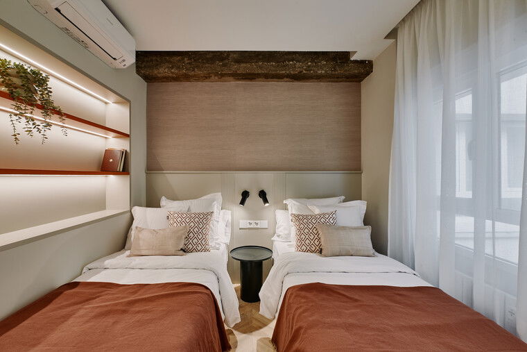 Online design Contemporary Bedroom by Julieta P. thumbnail