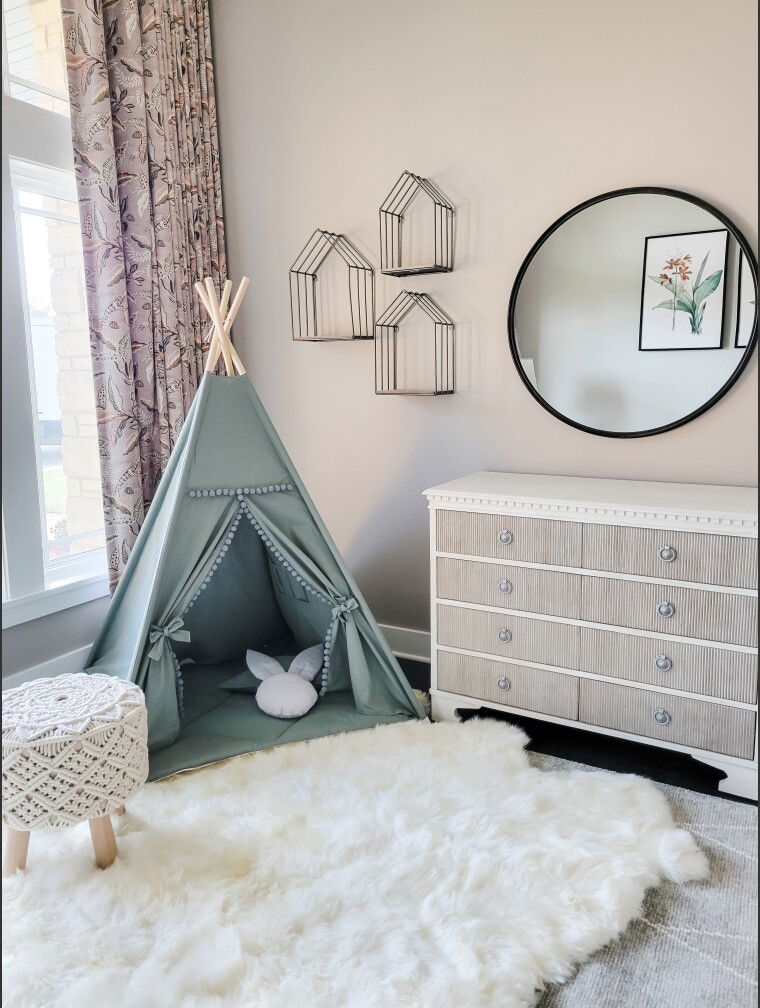 Online design Transitional Kids Room by Olivia M. thumbnail