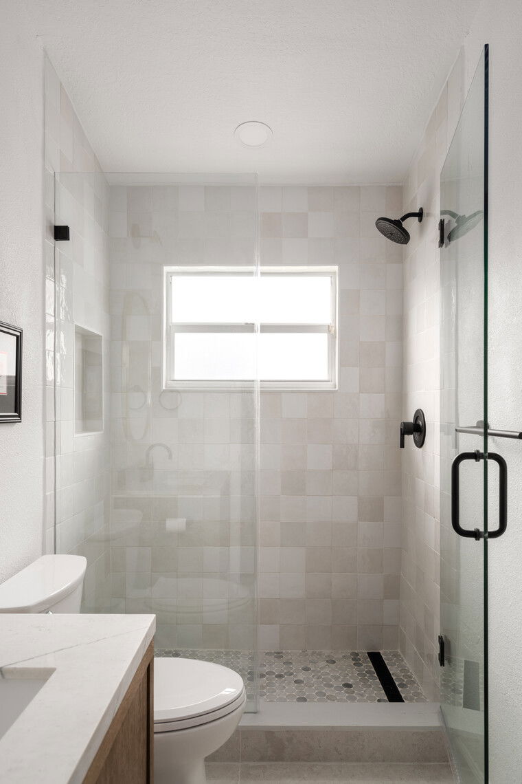 Diseño en línea Baño Moderno de Carla A. miniatura