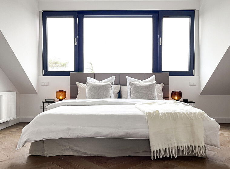 Online design Modern Bedroom by Blanca C. thumbnail