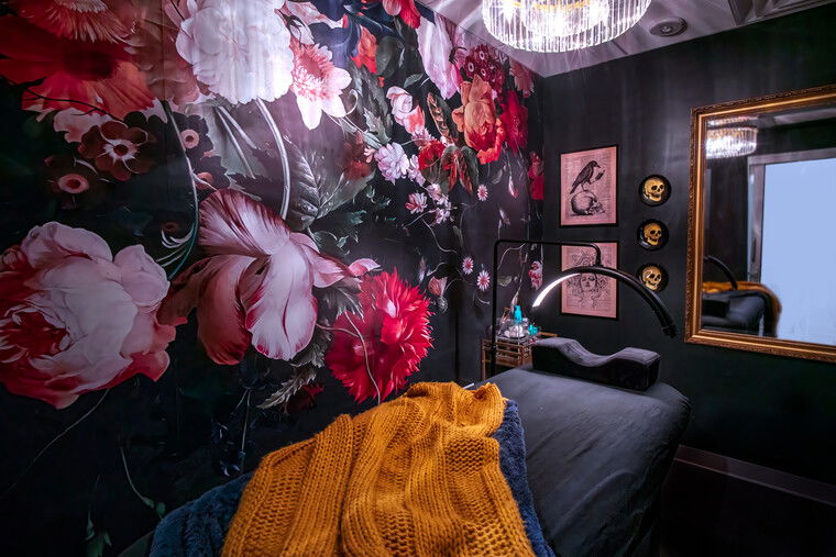 Online design Glamorous Business: 1 Space by Jillian M. thumbnail