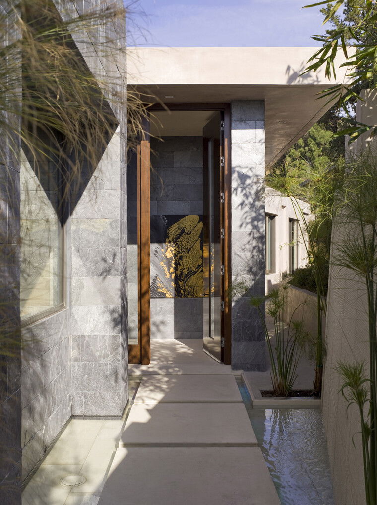Online design Contemporary Hallway/Entry by Lori D. thumbnail