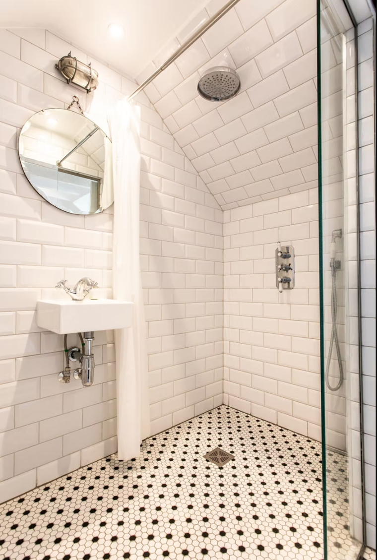 Online design Traditional Bathroom by Katarina K. thumbnail