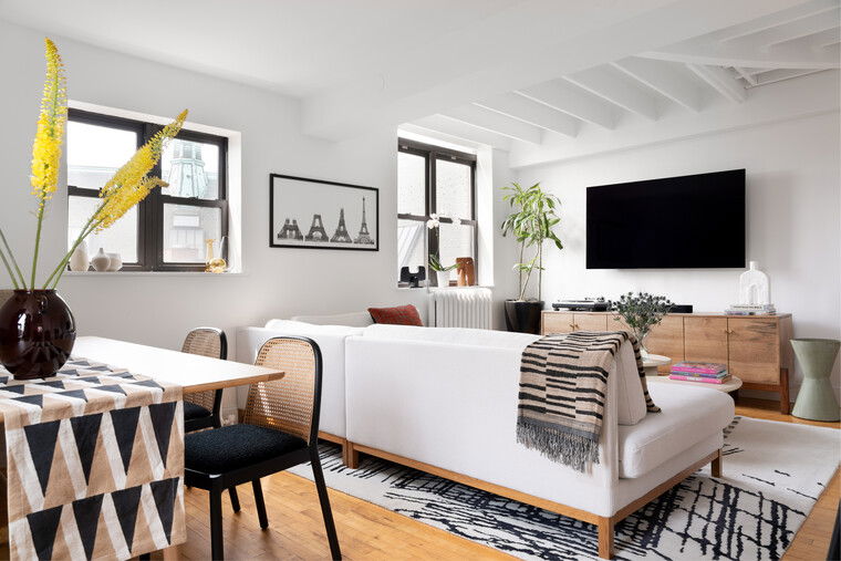 Online design Modern Living Room by Jonathan K. thumbnail