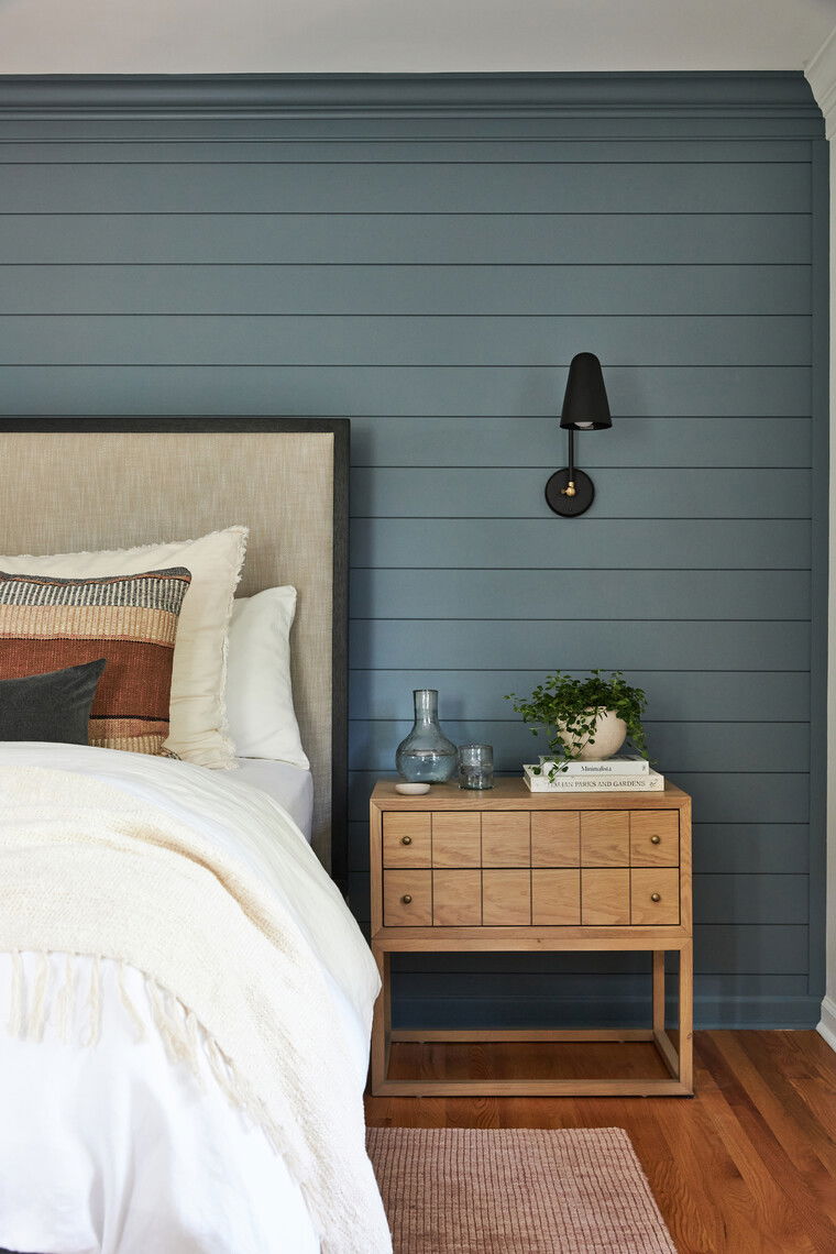 Online design Modern Bedroom by Mary C. thumbnail