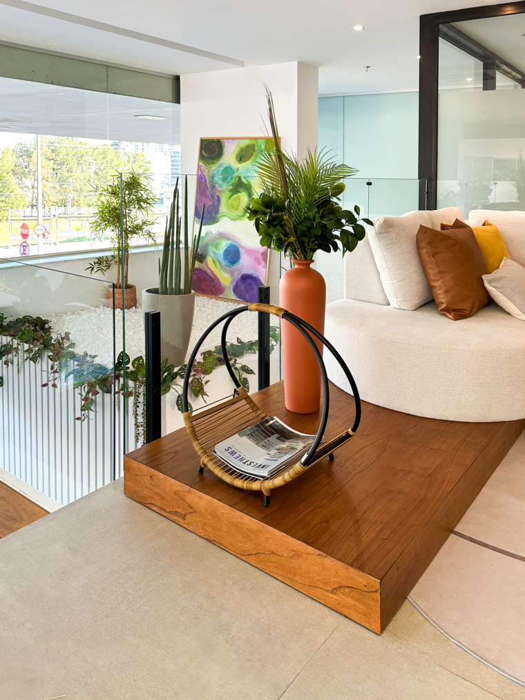 Diseño en línea Sala de Estar Moderna por Karla A. miniatura