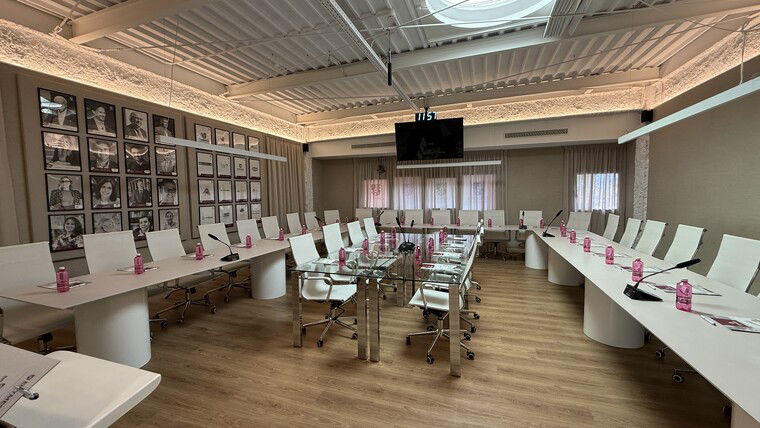 Online design Contemporary Business: 1 Space by Ahmed R. thumbnail