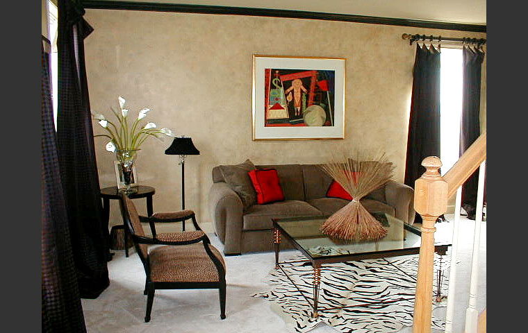 Online design Contemporary Living Room by Lorra R. thumbnail