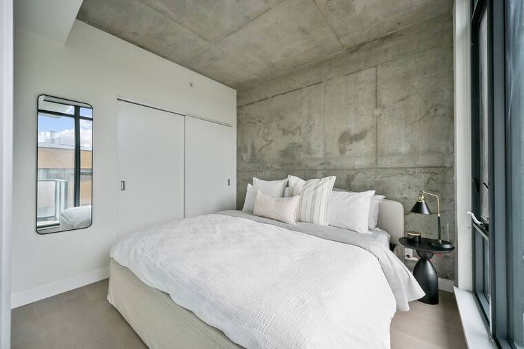Online design Modern Bedroom by Renee G. thumbnail