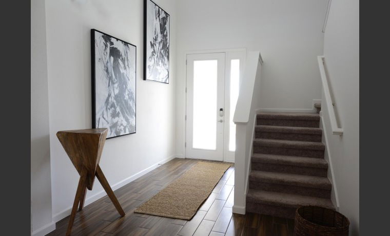 Online design Contemporary Hallway/Entry by Heidy F. thumbnail