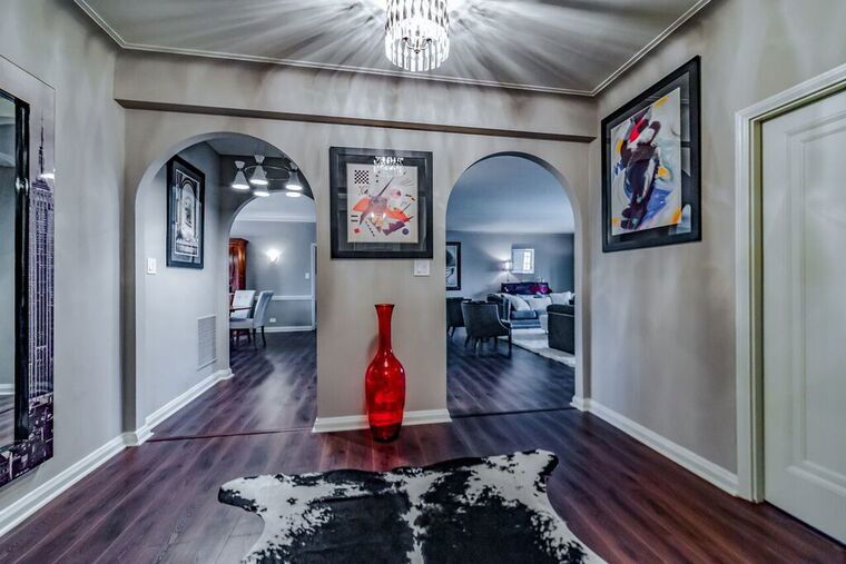 Online design Modern Hallway/Entry by Amy F.  thumbnail
