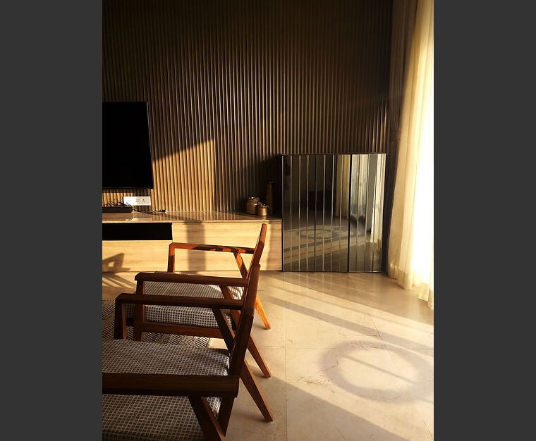 Diseño en línea Sala de Estar Contemporánea por Brinda K. miniatura