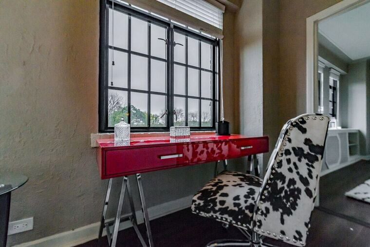 Online design Contemporary Home Office by Amy F.  thumbnail