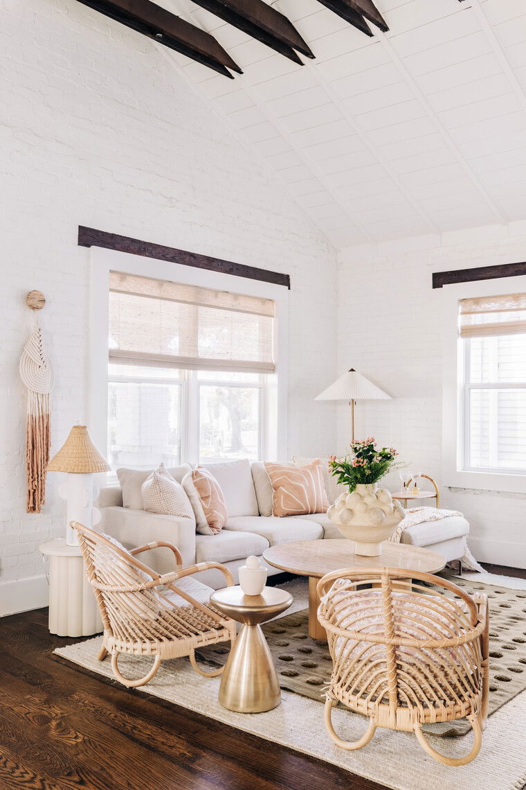 Online design Contemporary Living Room by Maja E. thumbnail