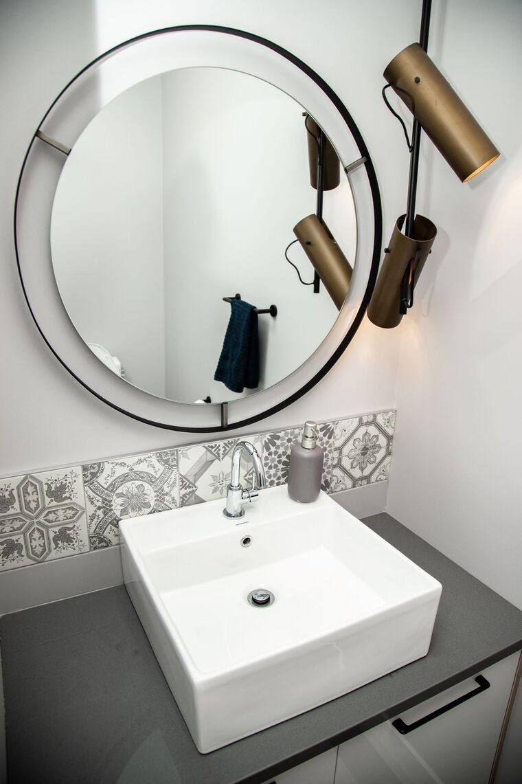 Diseño en línea Baño ecléctico por Natalie S. miniatura