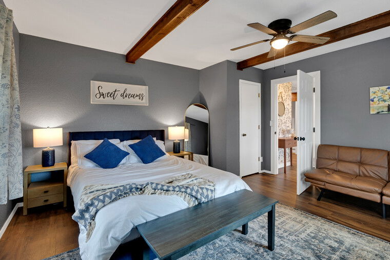 Online design Country/Cottage Bedroom by Cristiane P. thumbnail