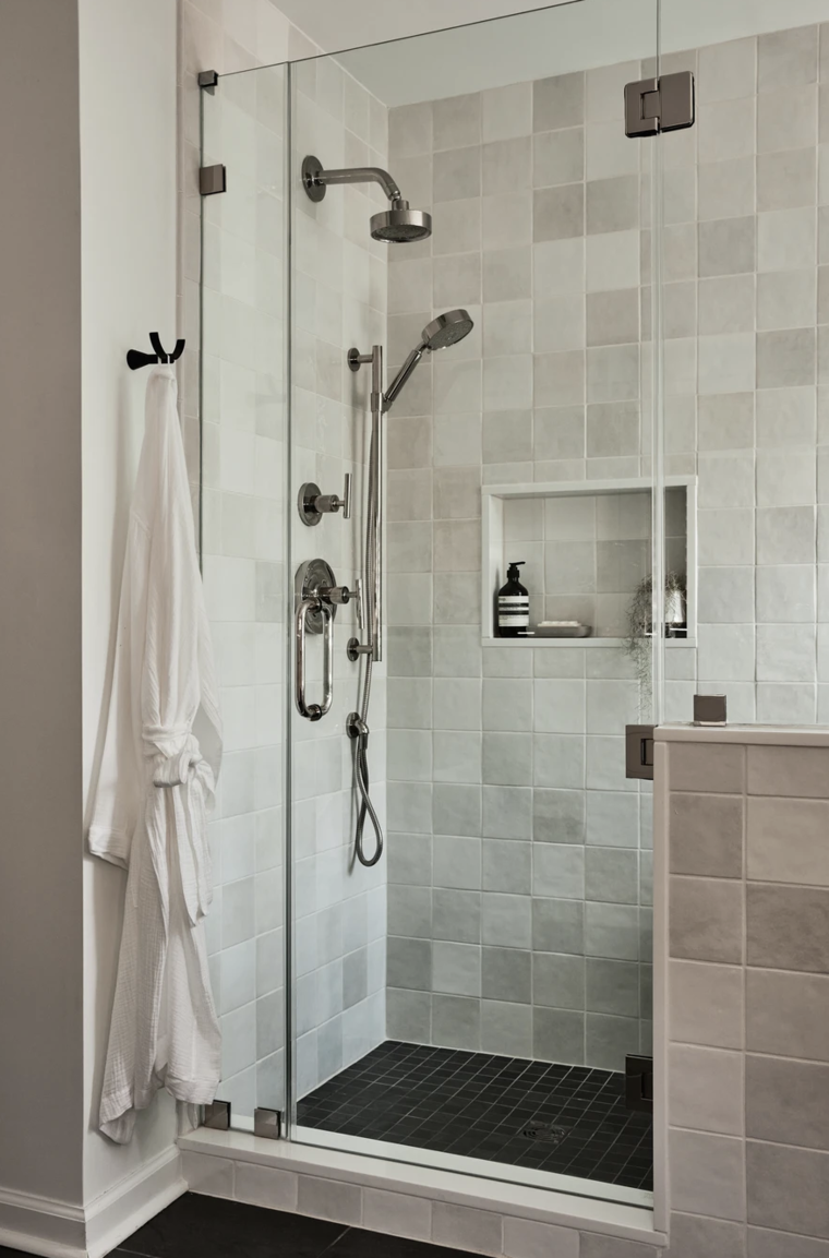 Online design Modern Bathroom by Mary C. thumbnail