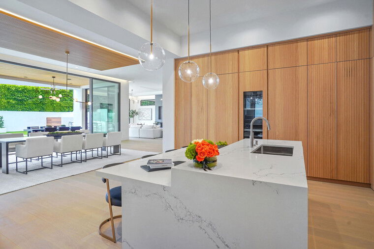 Online design Modern Kitchen by Lori D. thumbnail