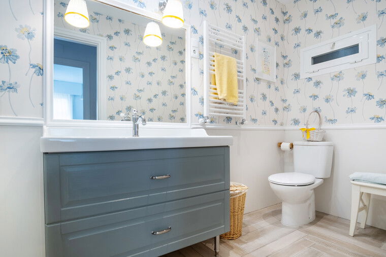 Online design Traditional Bathroom by Mangi B. thumbnail