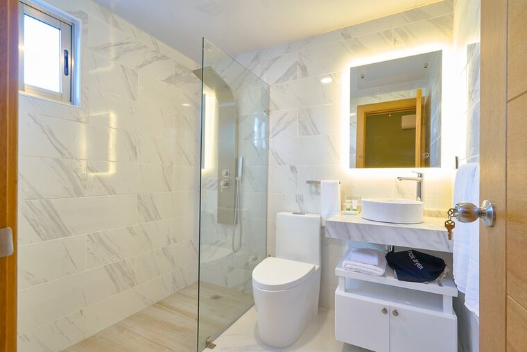 Online design Contemporary Bathroom by Mariel H. thumbnail